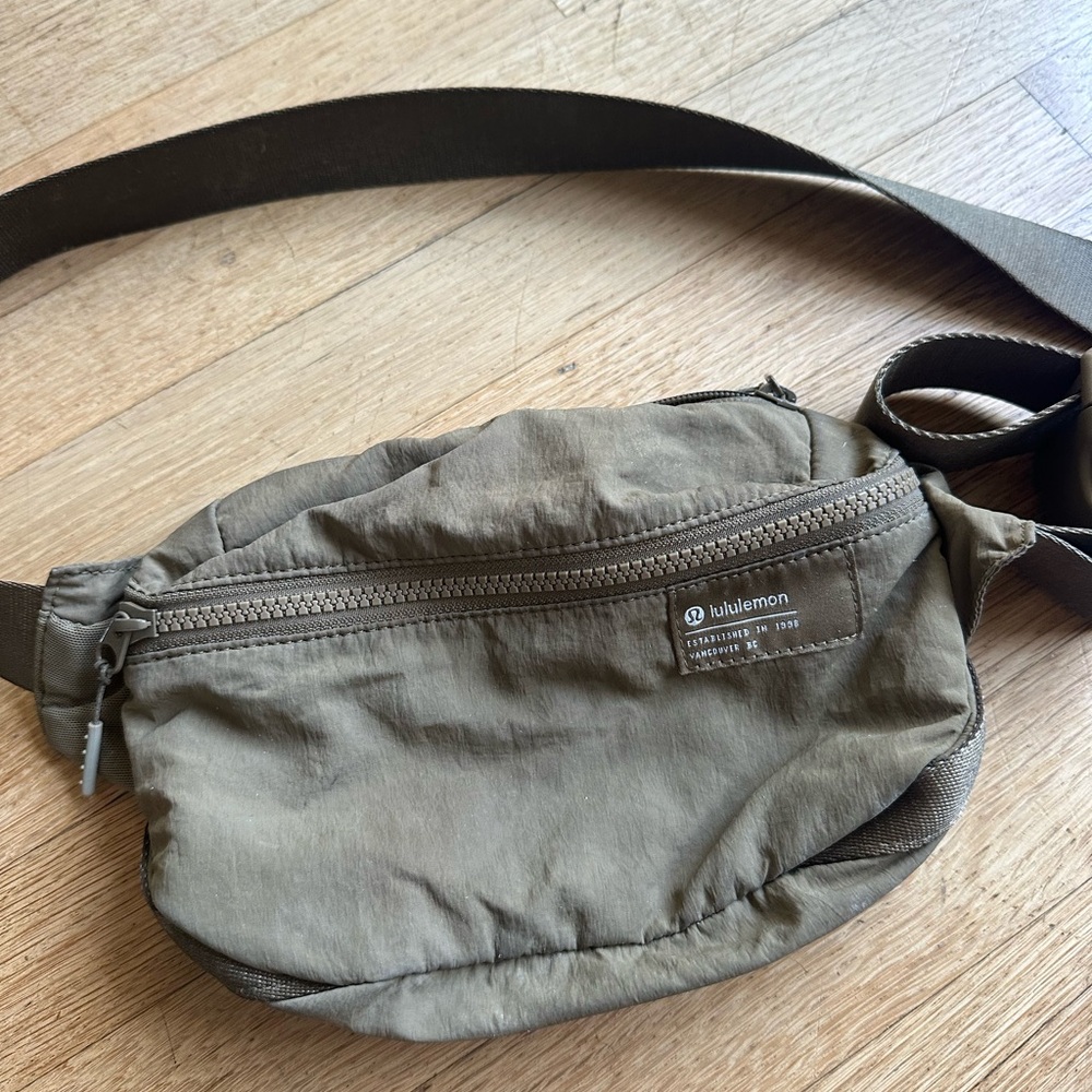 Lululemon fanny pack
